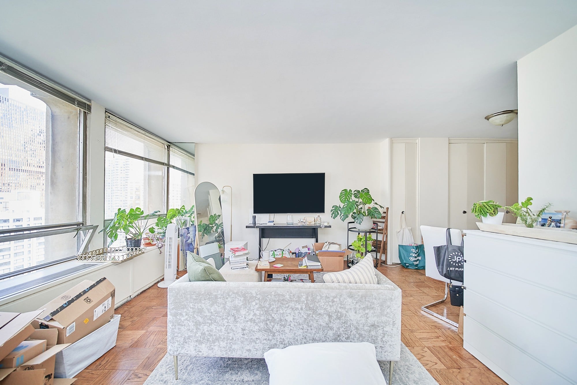 300 East 33rd Street, Apt 16G Manhattan